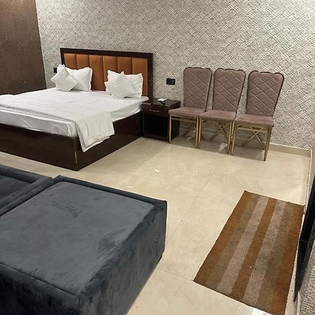 Ceremony Hotel And Banquets 파리다바드 외부 사진